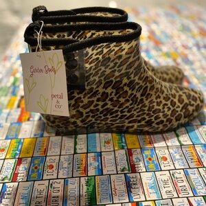 Garden Boots Size 9 Women’s Leaopard Print Animal Print Rainboots Chore Boots